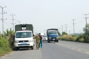 Quyết liệt “ Xóa sổ” hai con đường rác gây ô nhiễm ở Long An