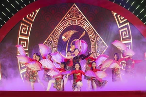 Lệ Quyên hát 'cực chất' trong chương trình chào năm mới 2024 tại Long An