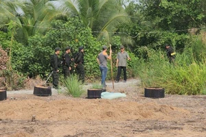 Kẻ giết người, cướp của ở Hóc Môn vẫn "bặc vô âm tín" trong cánh đồng 