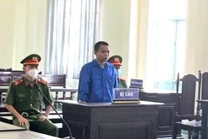 Dùng súng bắn người lãnh 30 tháng tù