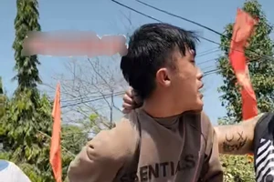 Vờ hỏi mua rồi giật kiềng vàng của tiệm bỏ chạy