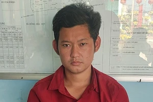 Bắt giam kẻ ngáo đá ném bé trai 3 tuổi xuống sông 