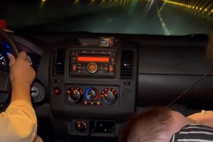 CSGT cao tốc TP.HCM - Trung Lương dùng xe đặc chủng đưa đi bé 8 tháng tuổi cấp cứu