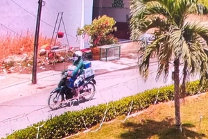 Một phụ nữ liên tục trộm bia giữa ban ngày