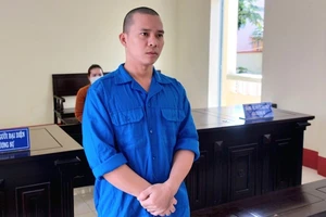 Lãnh án 5 năm tù vì vận chuyển hơn 57.000 bao thuốc lá nhập lậu 