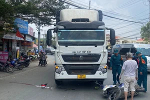 Người đàn ông đi xe máy bị xe ben cán tử vong 