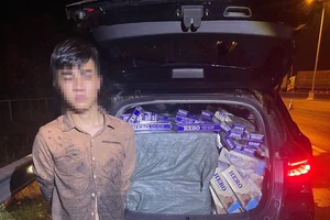 Thanh niên chở thuốc lá lậu vào cao tốc TP.HCM - Trung Lương thì bị bắt