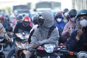 Người dân đội nắng về miền Tây trong ngày đầu tiên nghỉ lễ 30-4