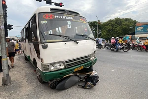 Vụ ô tô khách tông hàng loạt xe máy, tài xế khai xe mất phanh 