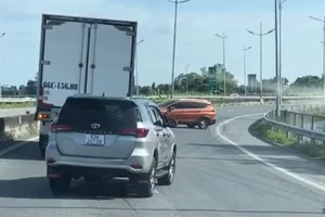 Xử lý tài xế chạy ngược chiều trên cao tốc TP.HCM – Trung Lương