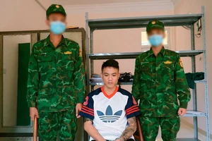 Nam thanh niên bị bắt khi nhập cảnh trái phép mang theo ma tuý