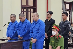 Lãnh án tù vì mang súng, dao chém tử vong người ngăn cản đánh nhau