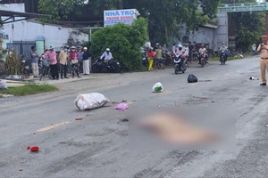 Va chạm với xe container, người phụ nữ đi xe máy tử vong