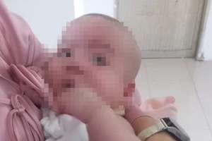 Tìm thân nhân bé trai nghi bị bỏ rơi ở cổng Bến xe Long An