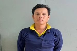 Bị khởi tố người đàn ông ở Long An dùng công cụ kích điện bắt cá