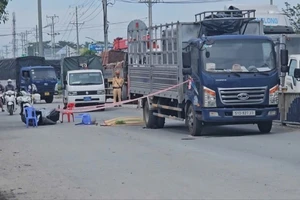 Va chạm với xe tải, một người Hàn Quốc tử vong