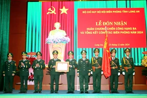 Bộ đội Biên phòng Long An được tặng Huân chương Chiến công hạng Ba
