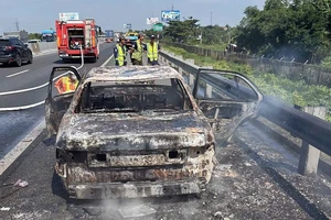 Ô tô mới mua lại 100 triệu đồng đang trên đường về thì nhà bốc cháy