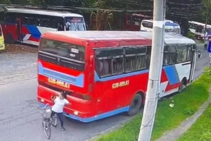 Bắt tài xế lùi xe trúng nữ công nhân tử vong