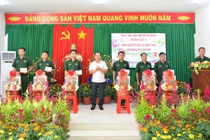 Bí thư Tỉnh ủy Long An thăm, chúc tết lực lượng vũ trang tuyến biên giới