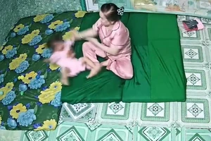 Khởi tố bảo mẫu giữ trẻ tự phát ở Long An về tội hành hạ người khác