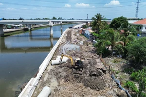 Dự án kè bờ sông Vàm Cỏ Đông: Gỡ nút thắt mặt bằng, cuối tháng 6 sẽ hoàn thành 