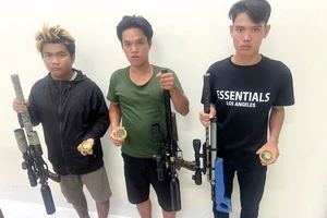 Bắt ba thanh niên mang súng săn đi bắn chim ở Long An