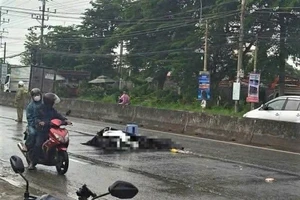 Hai cô gái tử vong sau khi ngã vào bánh xe container