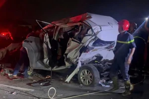 Ô tô con biến dạng sau va chạm liên hoàn trên cao tốc TP.HCM – Trung Lương
