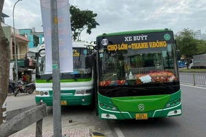 Hai xe buýt rượt đuổi, chèn ép trên quốc lộ 1, ngành chức năng nói gì?