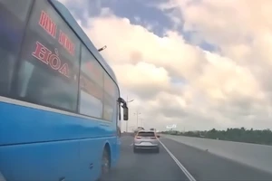 Tài xế xe khách bị phạt 5 triệu vì không giữ khoảng cách trên cao tốc