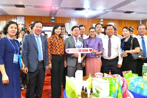 Tây Ninh ký 8 hợp tác lớn, mở rộng chuỗi cung ứng hàng hóa xuyên biên giới