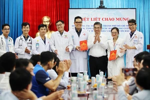 Ông Nguyễn Phước Lộc làm việc với Ban Thường vụ Đảng ủy Đặc khu Côn Đảo