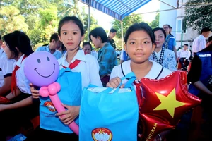 Nhiều phần quà ý nghĩa gửi đến chiến sĩ, nhân dân đảo Thổ Chu