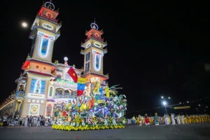 200.000 người dự Đại lễ Hội yến Diêu Trì Cung tại Tòa Thánh Tây Ninh