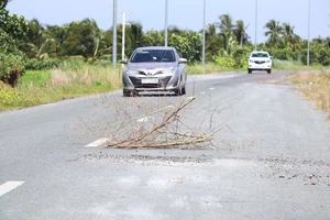 Đường hơn 3.100 tỉ đồng ở Tây Ninh hư hỏng, người dân lo ngại mất an toàn