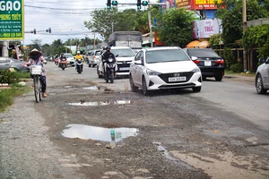 Người dân ven Quốc lộ 62: “Xin đừng chấp vá nữa”