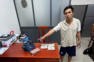 Cướp tài sản lấy tiền trả nợ, kẻ cướp hoảng hốt phi tang số vàng giả