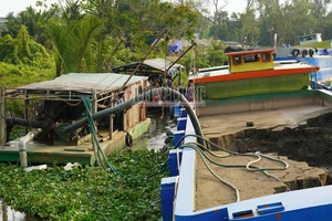 Tây Ninh: Phát hiện 9 phương tiện bơm hơn 2.000 m³ cát không rõ nguồn gốc