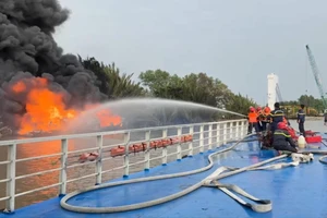 Nổ bình ga trên ghe ở sông Cần Giuộc, 3 người gặp nạn