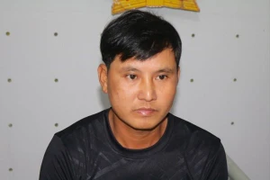 Con rể nhậu say đâm công an xã khi được mời về trụ sở làm việc