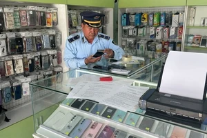 Bán iPhone nhập lậu, 3 hộ kinh doanh ở Đồng Tháp bị phạt 90 triệu đồng