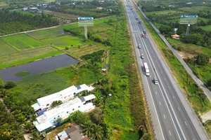 15 năm đất bỏ hoang vì không lối đi bên cao tốc TP.HCM – Trung Lương