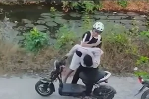 Học sinh lớp 9 bị đánh, đá sau va chạm giao thông, clip gây phẫn nộ