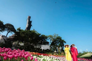 Gần 400.000 lượt khách đến Tây Ninh trong 6 ngày Tết