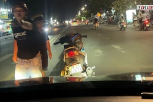Chặn đầu taxi sau va chạm, người đàn ông bị CSGT Tây Ninh xử phạt