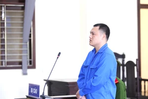 Chiếm đoạt hơn 5 tỉ tiền khách khắp 10 tỉnh, cựu trưởng phòng lãnh án 16 năm tù