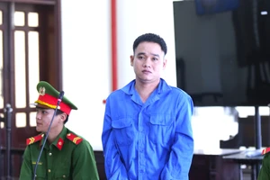 Đâm liên tiếp 2 người vì bực tức chuyện cầm xe, bị xử tội giết người