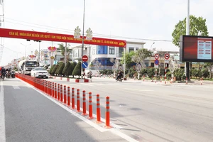 Khắc phục “điểm đen” ngã năm Bến Lức, siết phân luồng giờ cao điểm