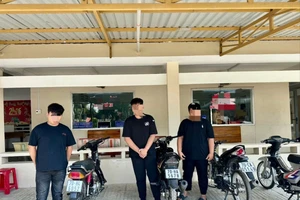 Xử lý nhóm thiếu niên 'bốc đầu' xe máy, quay clip đăng lên mạng
